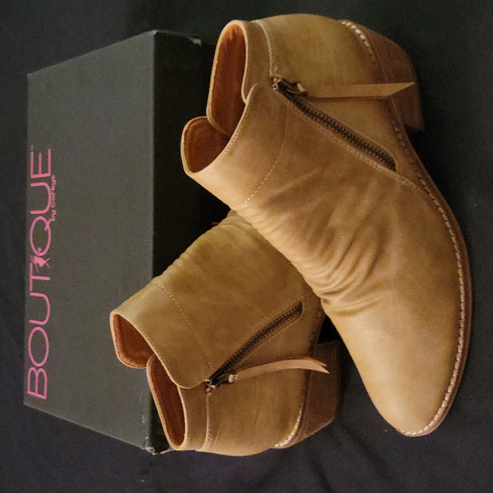 Corkys butternut booties - size 9 - taupe